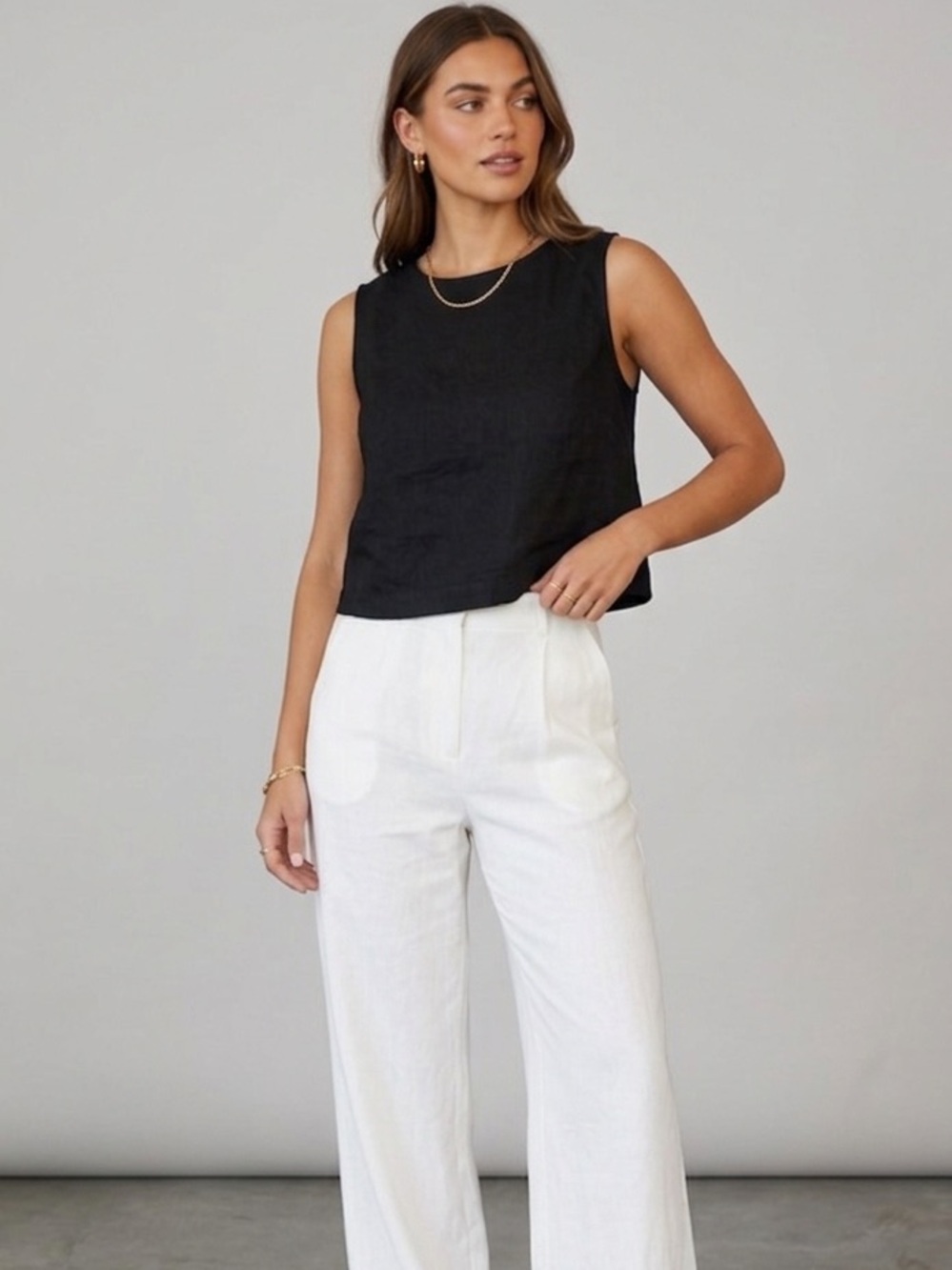 A New Day Linen Top button closure on the back XS-NWT